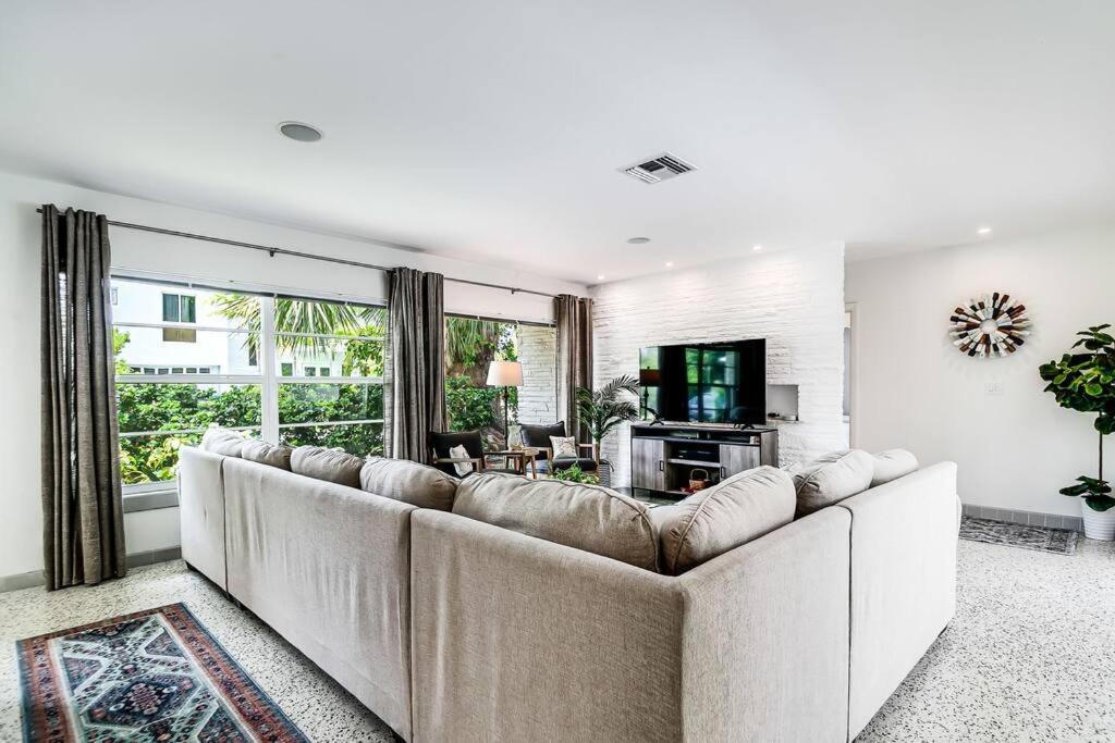 | *Victoria Park Pool Home- close to beach/Las Olas*