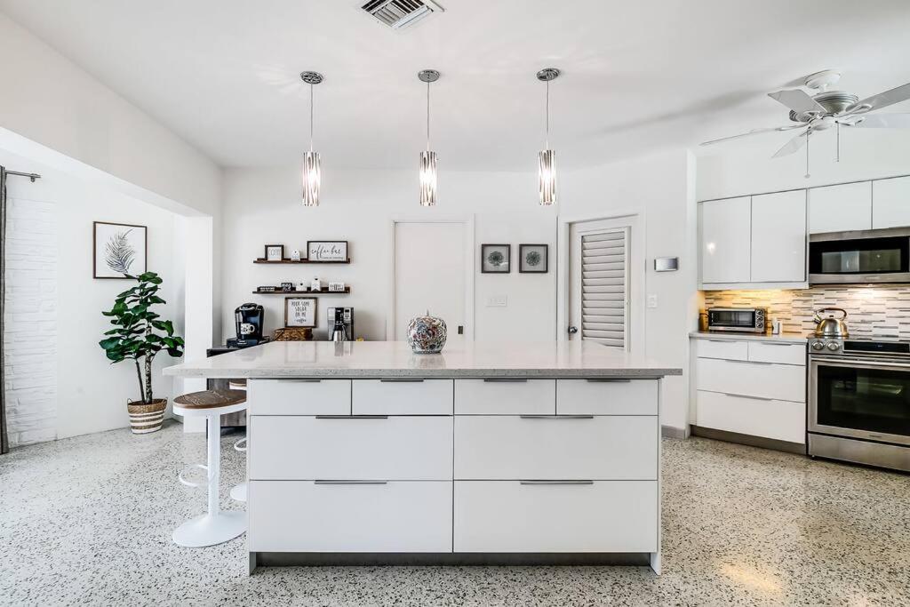 | *Victoria Park Pool Home- close to beach/Las Olas*