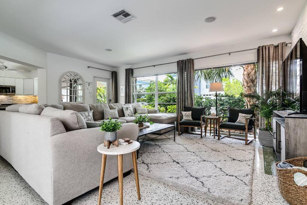 | *Victoria Park Pool Home- close to beach/Las Olas*