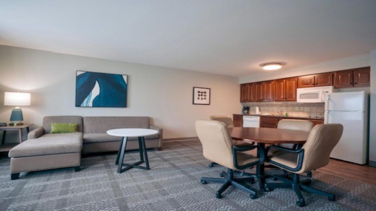 Queen Room with Mobility Accessible Tub - Non-Smoking at Staybridge Suites Akron-Stow-Cuyahoga Falls by IHG