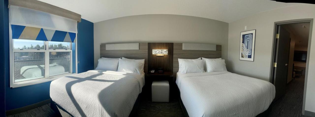 Queen Suite with Two Queen Beds - Non-Smoking at Holiday Inn Express & Suites Marquette, an IHG Hotel