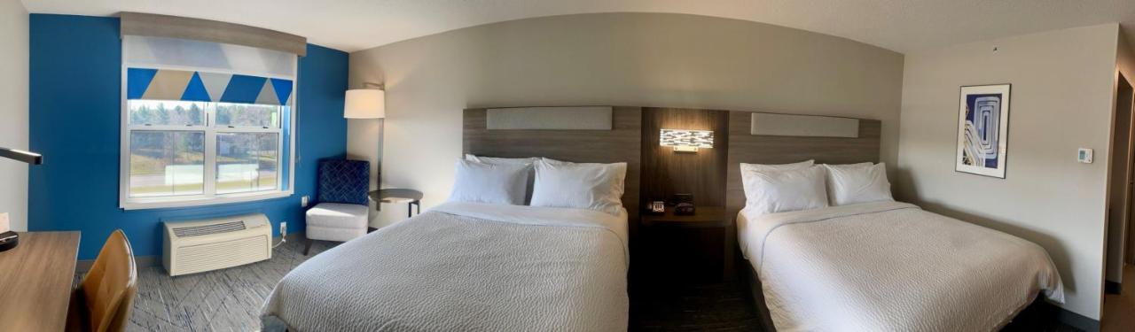 Queen Suite with Two Queen Beds - Non-Smoking at Holiday Inn Express & Suites Marquette, an IHG Hotel