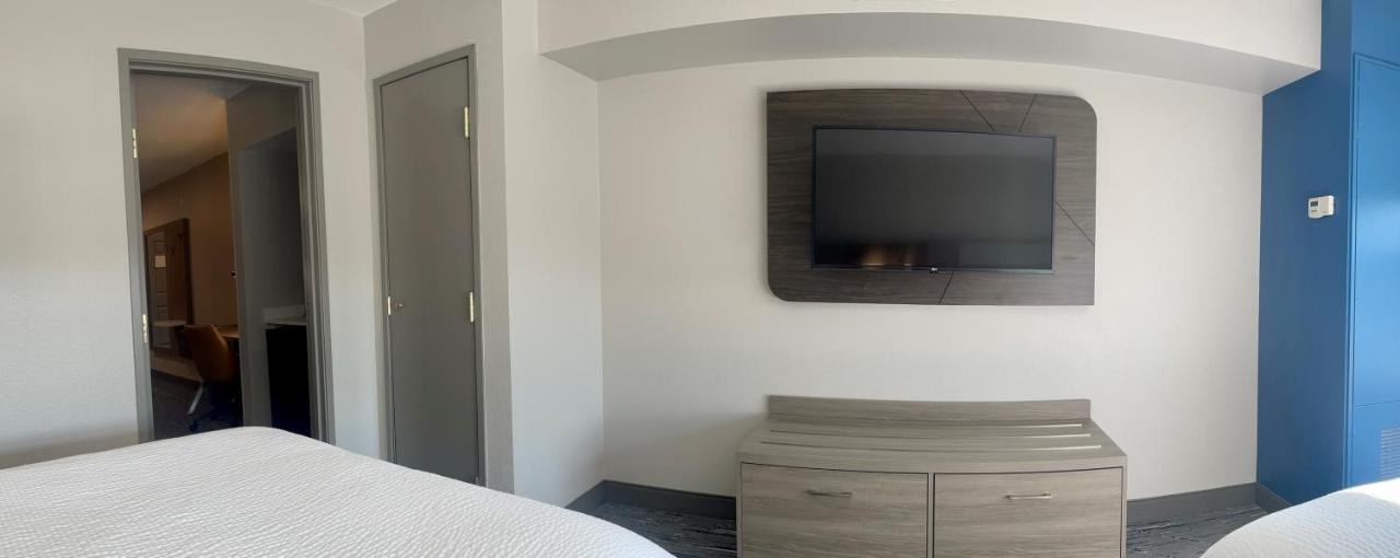 Queen Suite with Two Queen Beds - Non-Smoking at Holiday Inn Express & Suites Marquette, an IHG Hotel