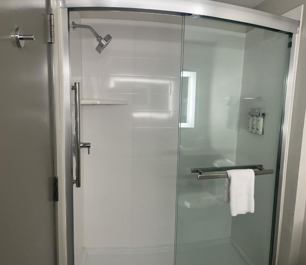 King Suite at Holiday Inn Express & Suites Marquette, an IHG Hotel