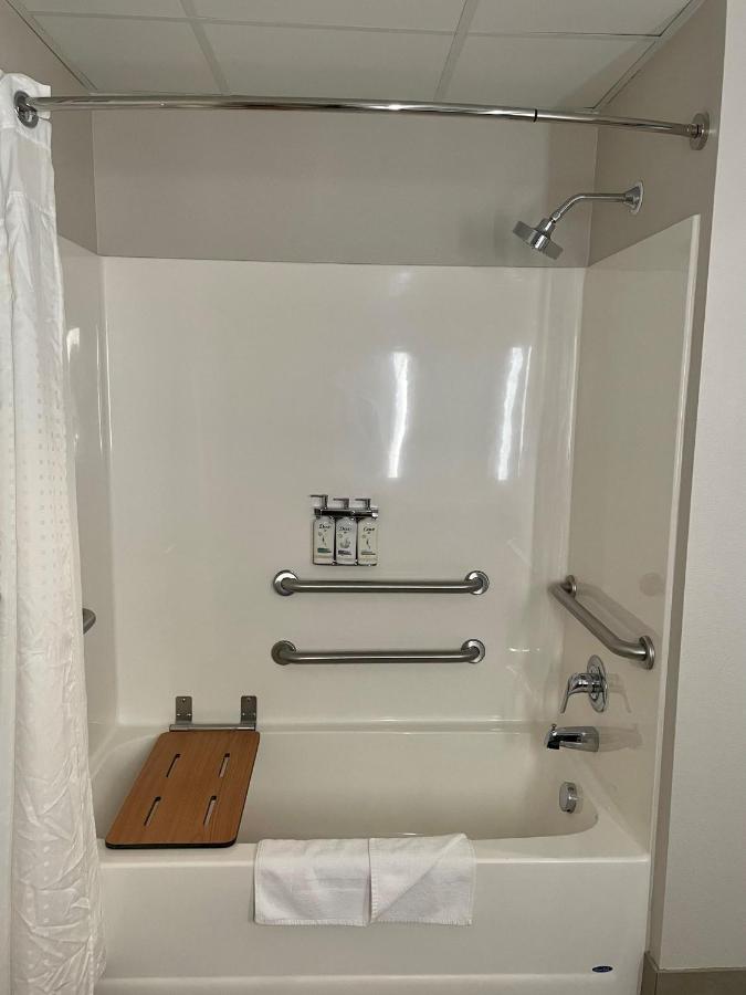 King Suite with Mobility Access at Holiday Inn Express & Suites Marquette, an IHG Hotel