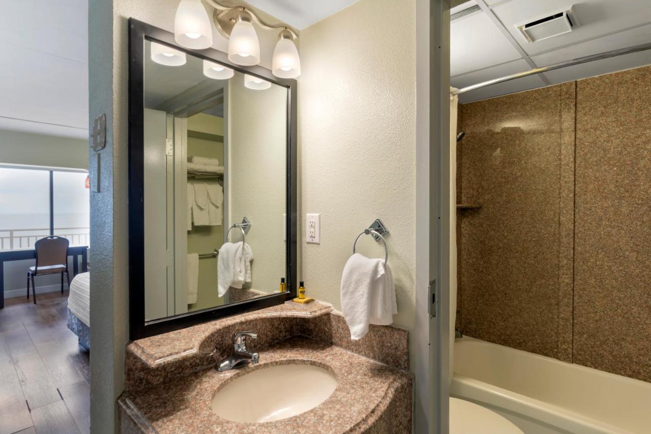 King Room with Ocean View - Non-Smoking at Sandcastle Resort On The Beach