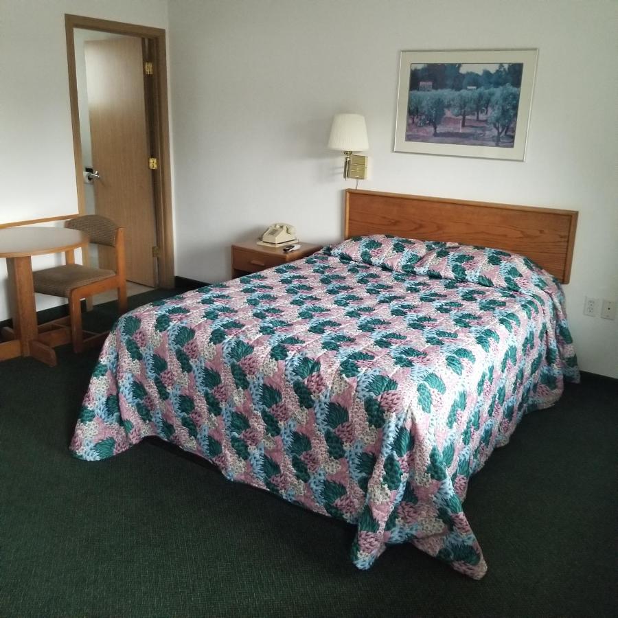 | Budget 8 Motel