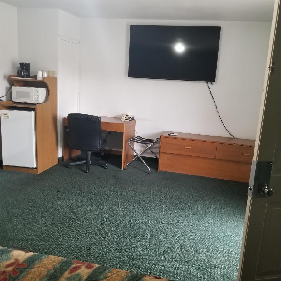 | Budget 8 Motel
