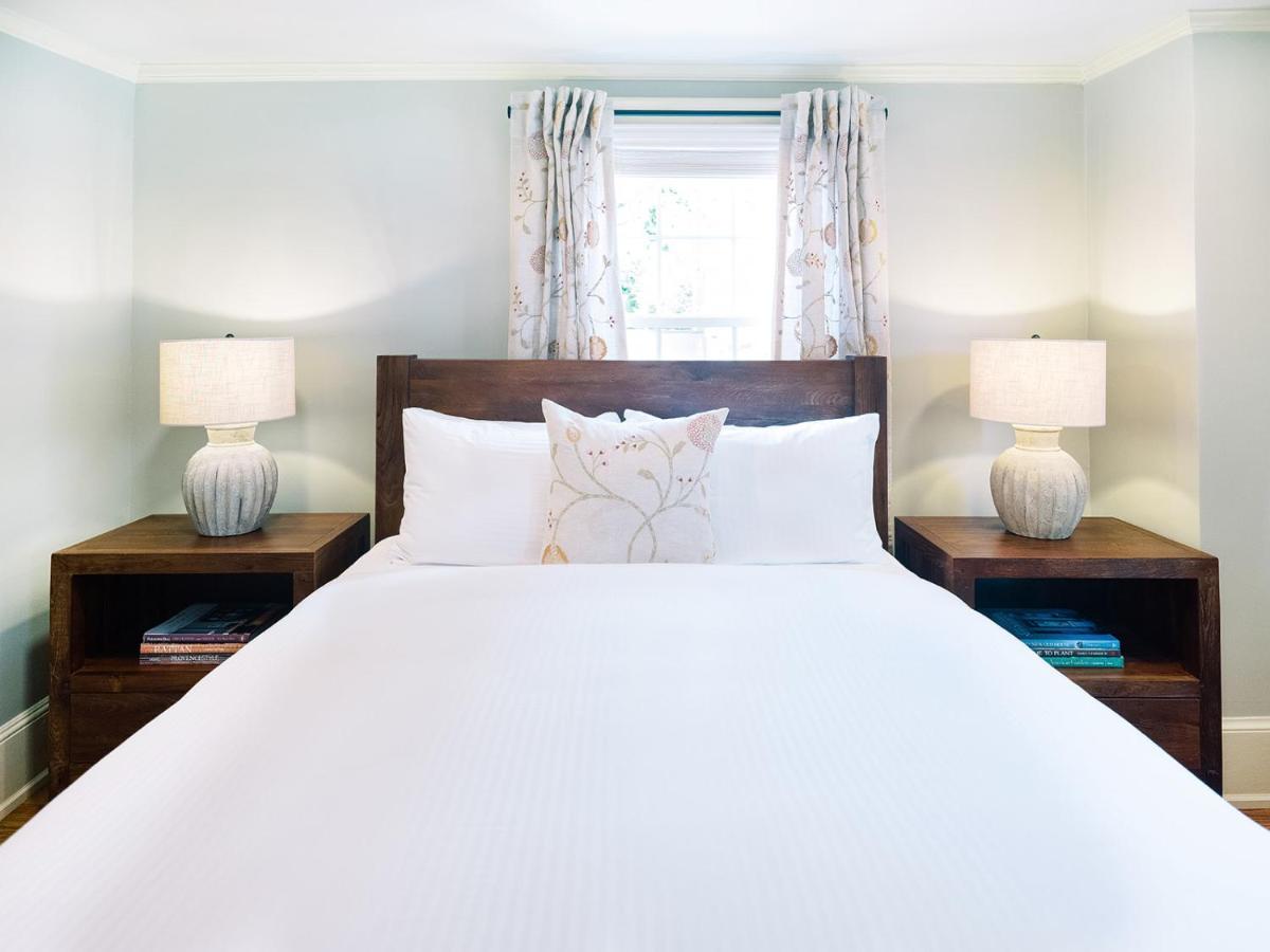 | The Red Fox Inn & Tavern
