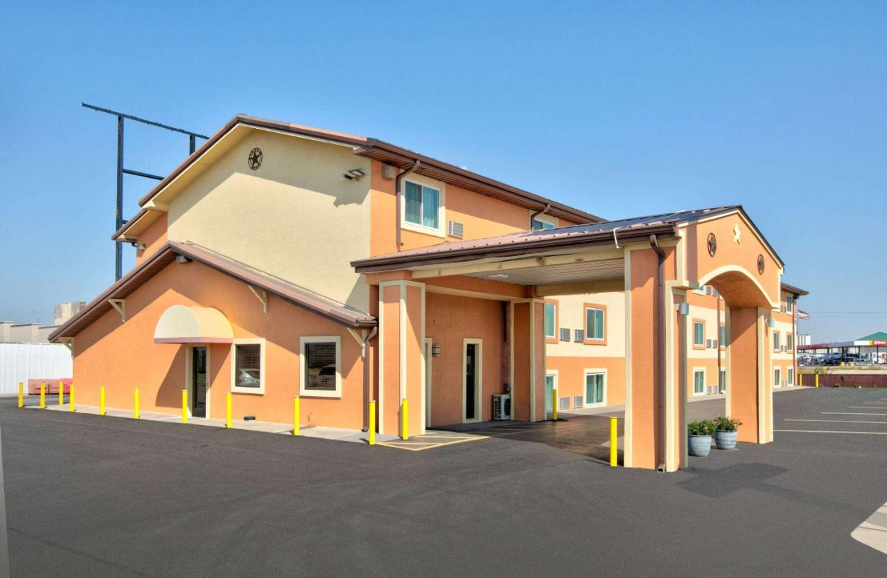 | Super 8 by Wyndham Amarillo