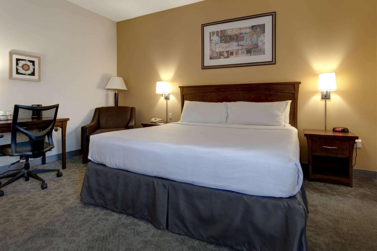 | Howard Johnson by Wyndham Amherst Hadley