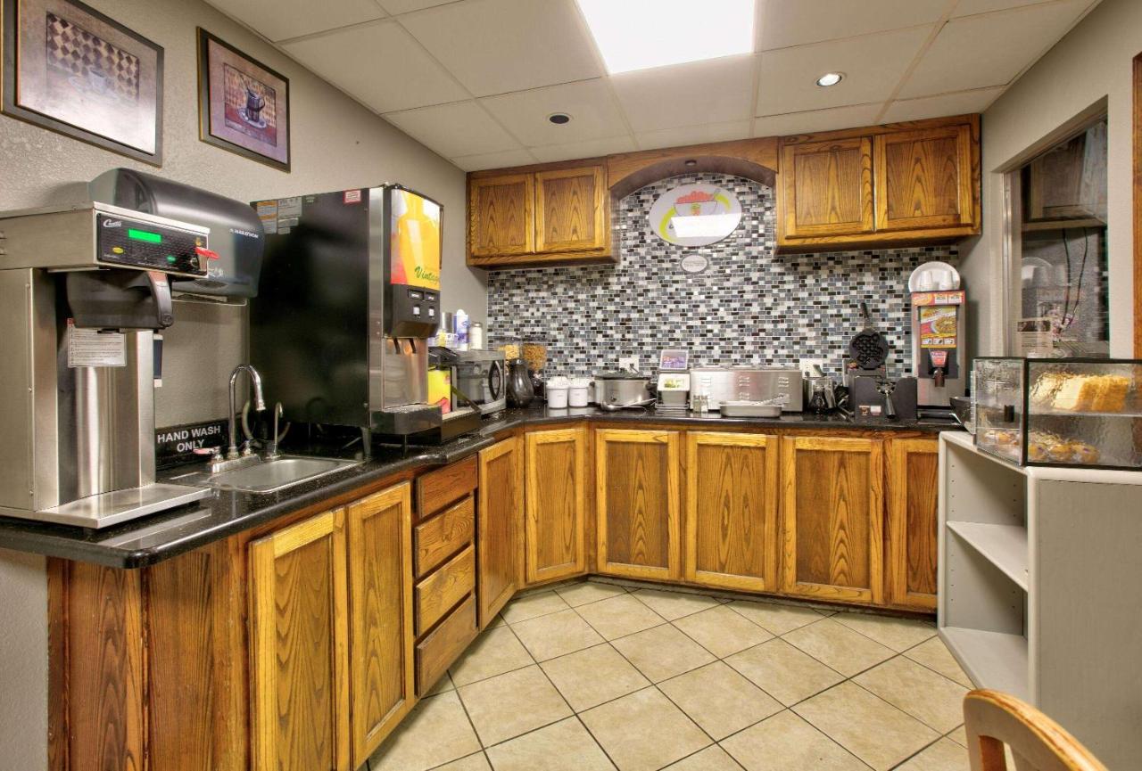 | Super 8 by Wyndham Amarillo