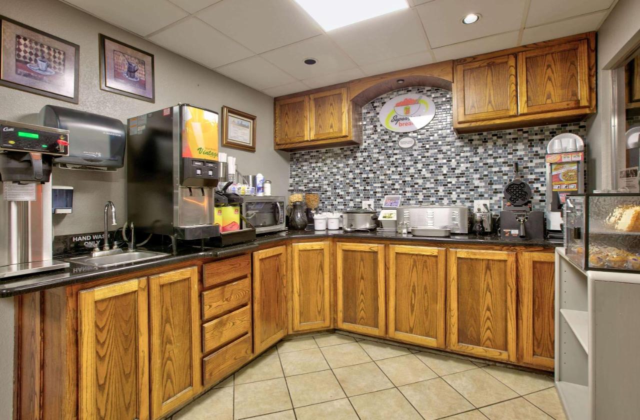 | Super 8 by Wyndham Amarillo