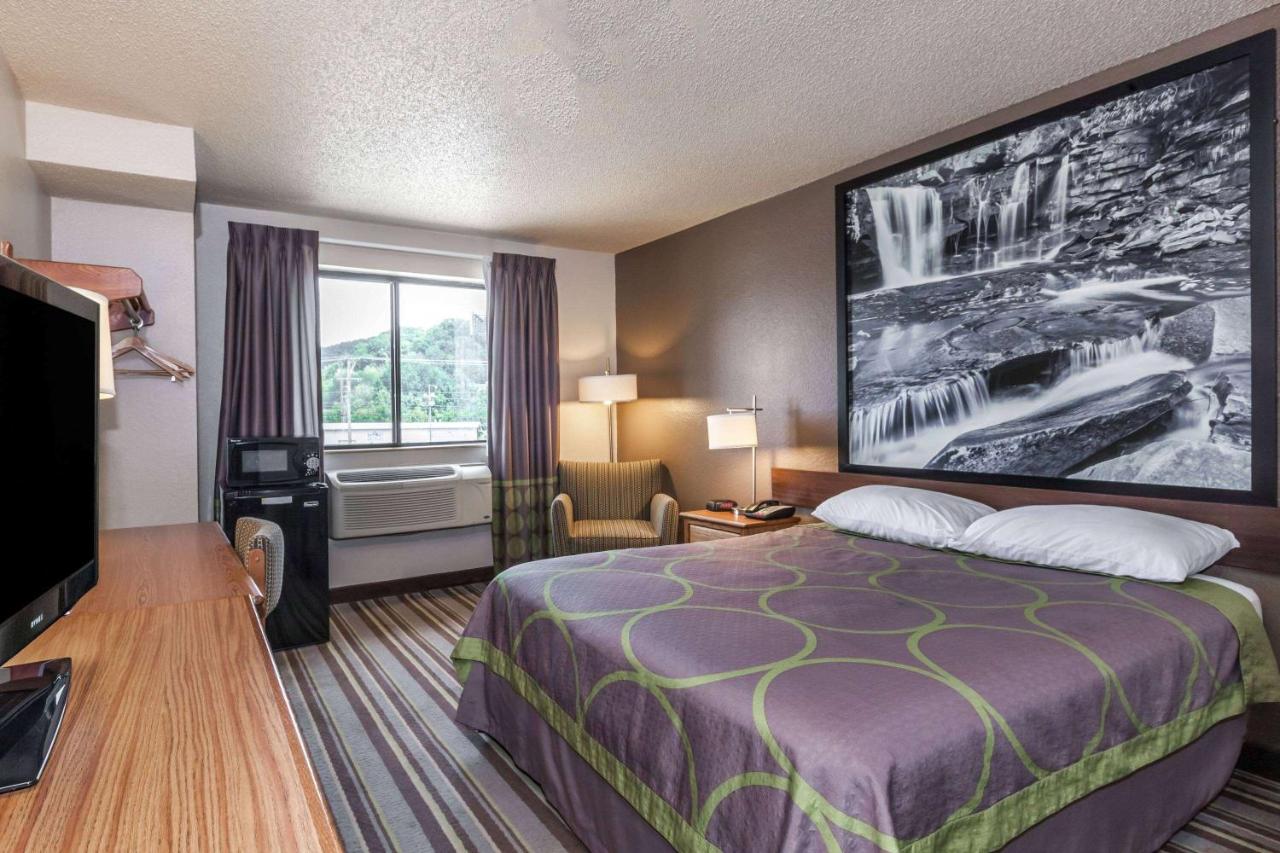  | Super 8 by Wyndham Dunbar/Charleston Area