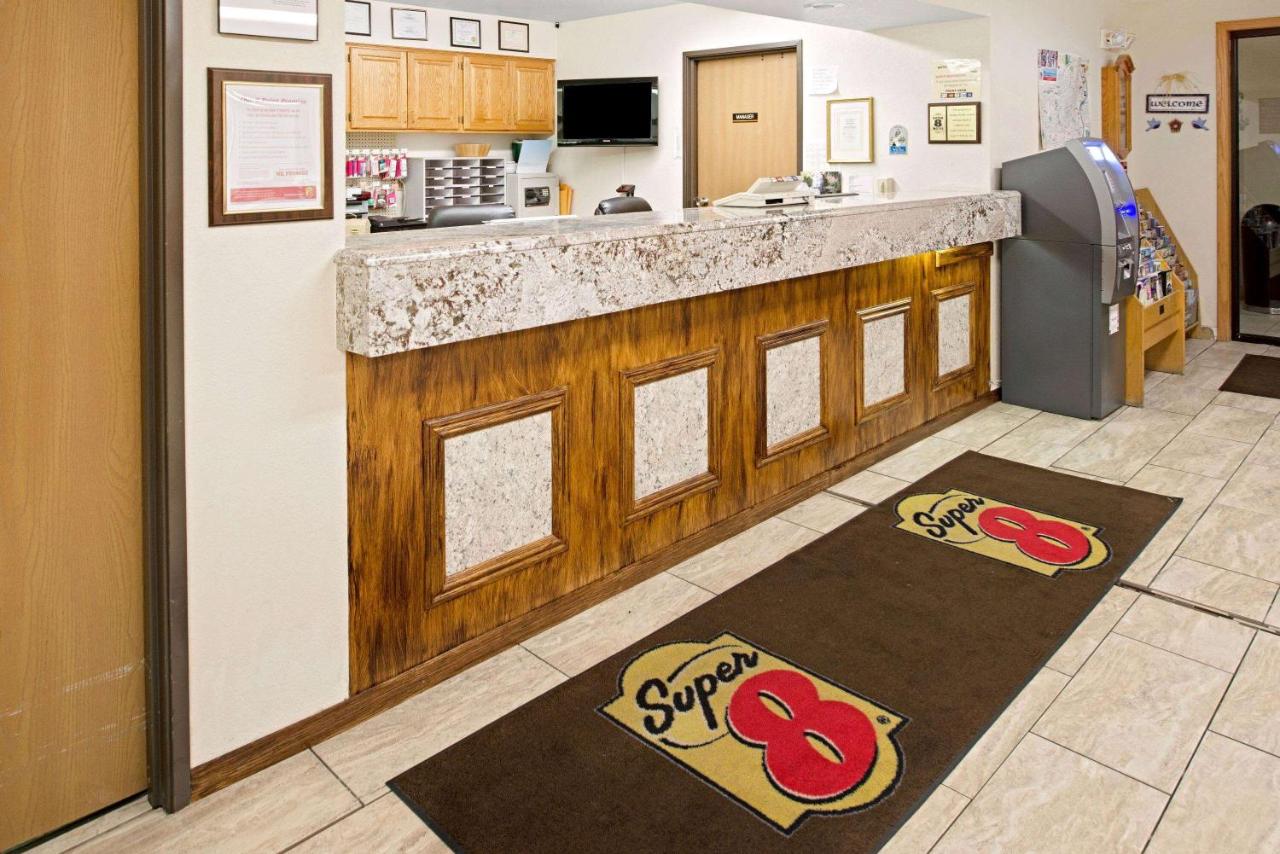 | Super 8 by Wyndham Omaha Eppley Airport/Carter Lake