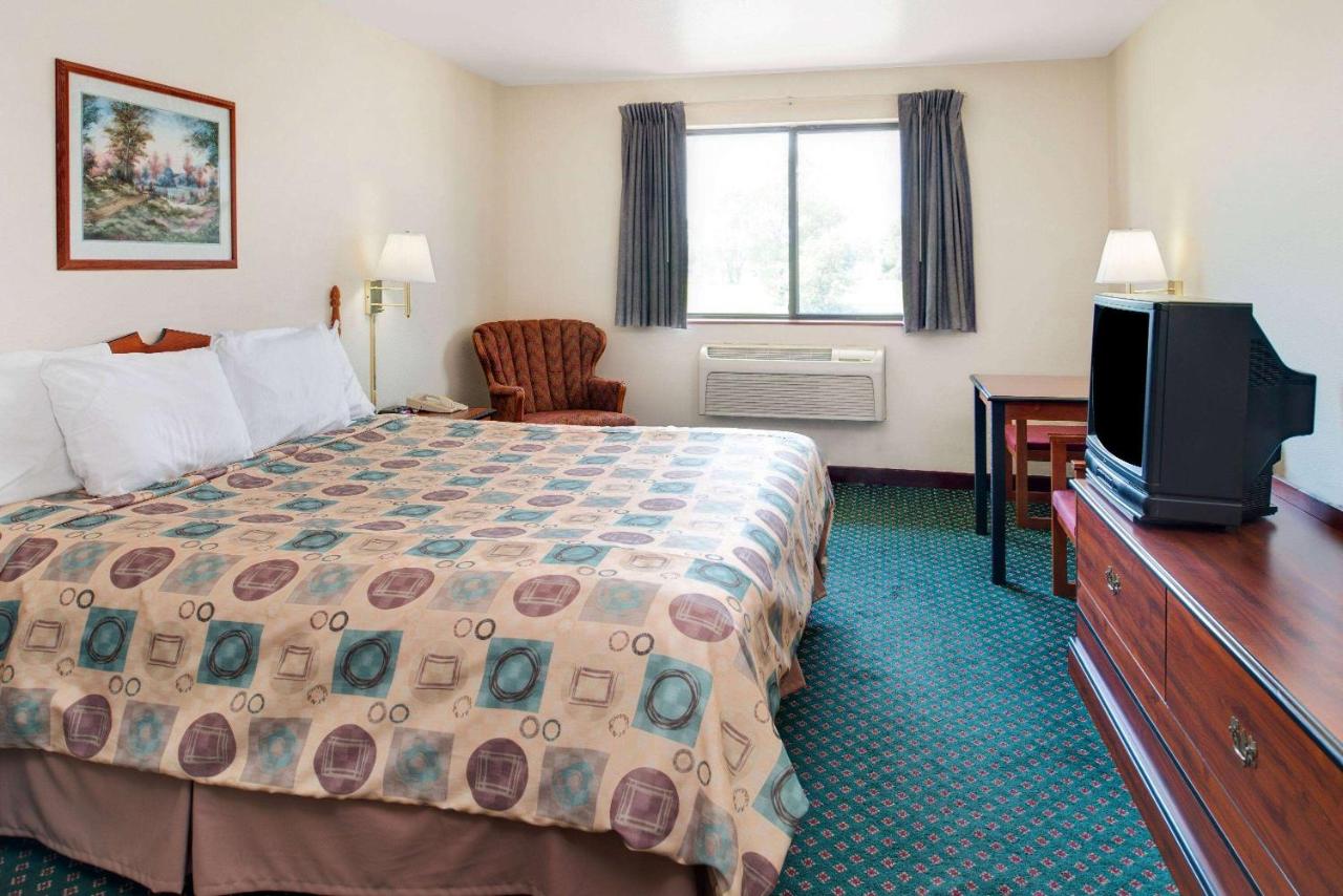  | Super 8 by Wyndham Omaha Eppley Airport/Carter Lake