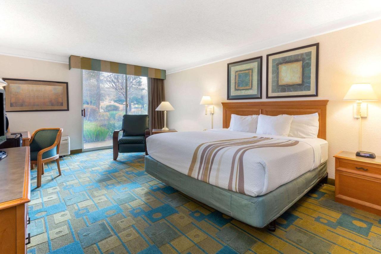 Deluxe King Room - Non-Smoking at La Quinta Inn & Suites by Wyndham Redding