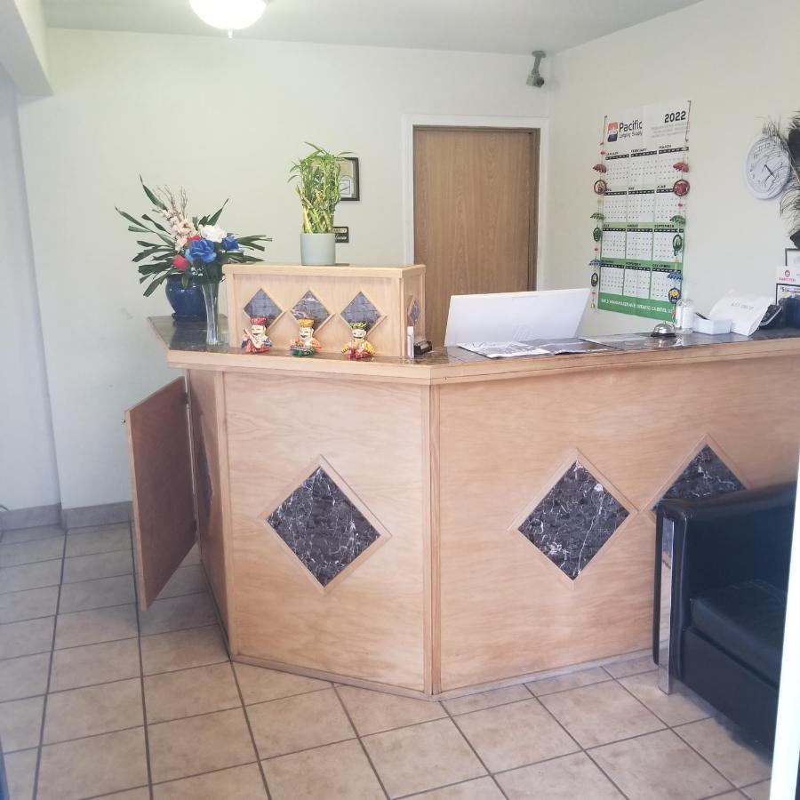 | Budget 8 Motel