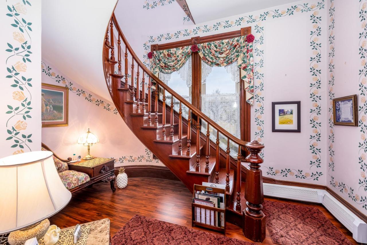 | Sutherland House Victorian Bed and Breakfast