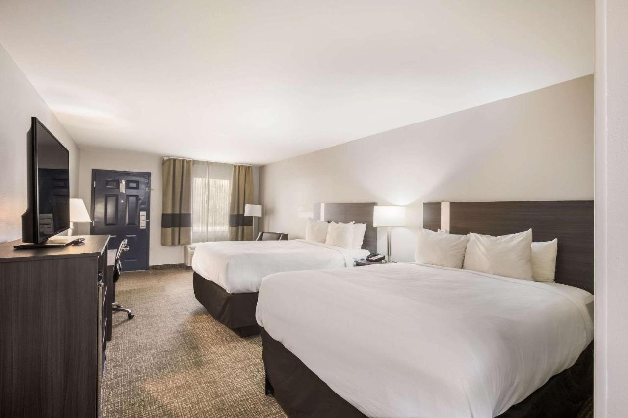 Standard Queen Room with Two Queen Beds - Non-Smoking at Clarion pointe near I-75