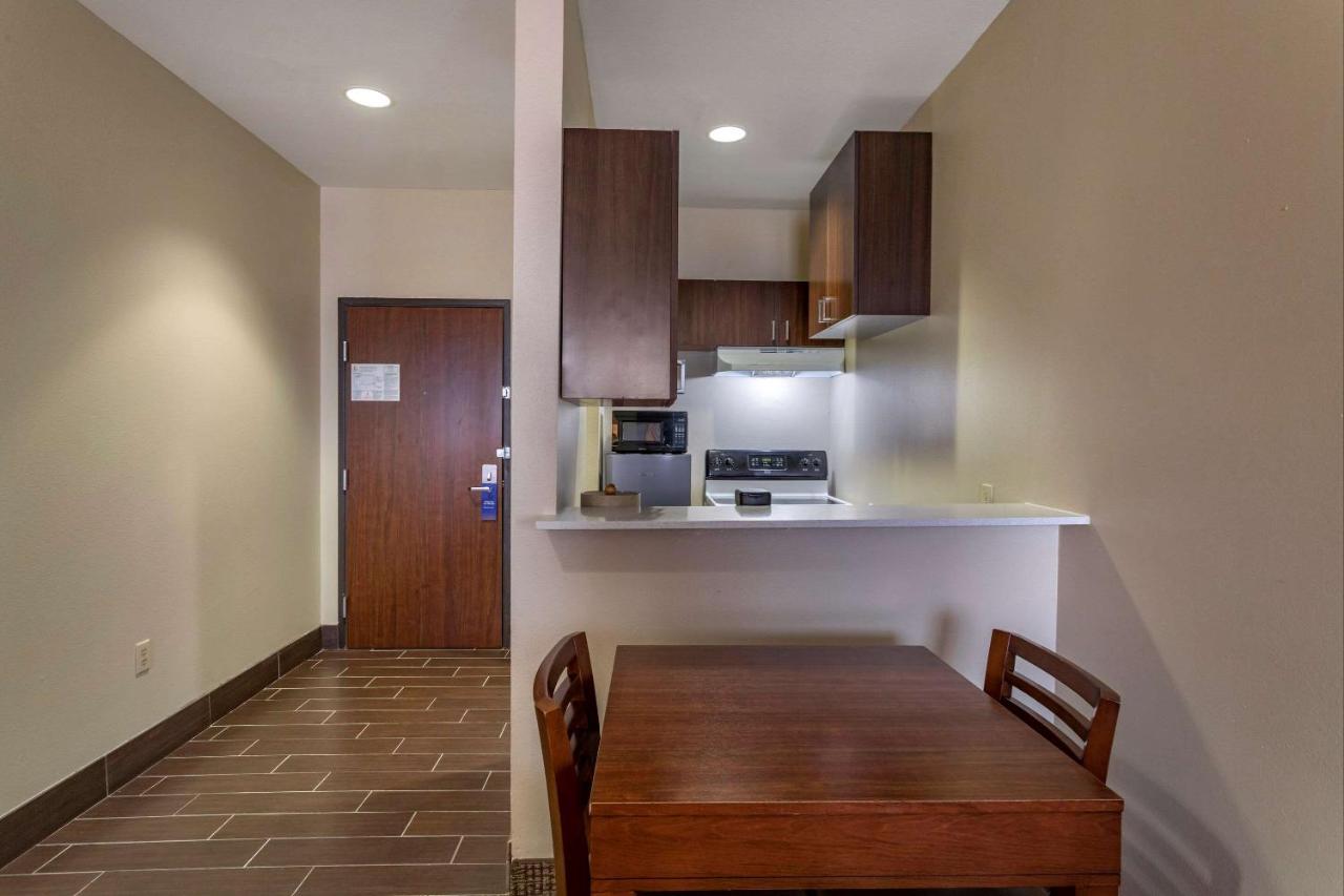 Room #49186914 at Comfort Suites Houston near Medical Center- NRG Stadium