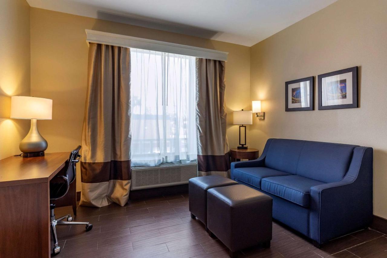 Room #49186913 at Comfort Suites Houston near Medical Center- NRG Stadium