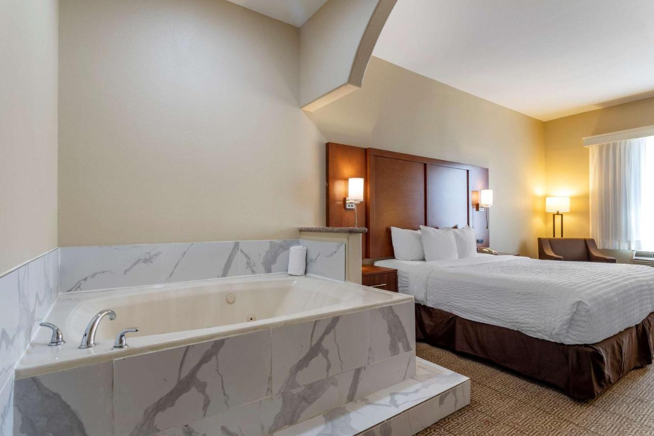 Room #49186912 at Comfort Suites Houston near Medical Center- NRG Stadium