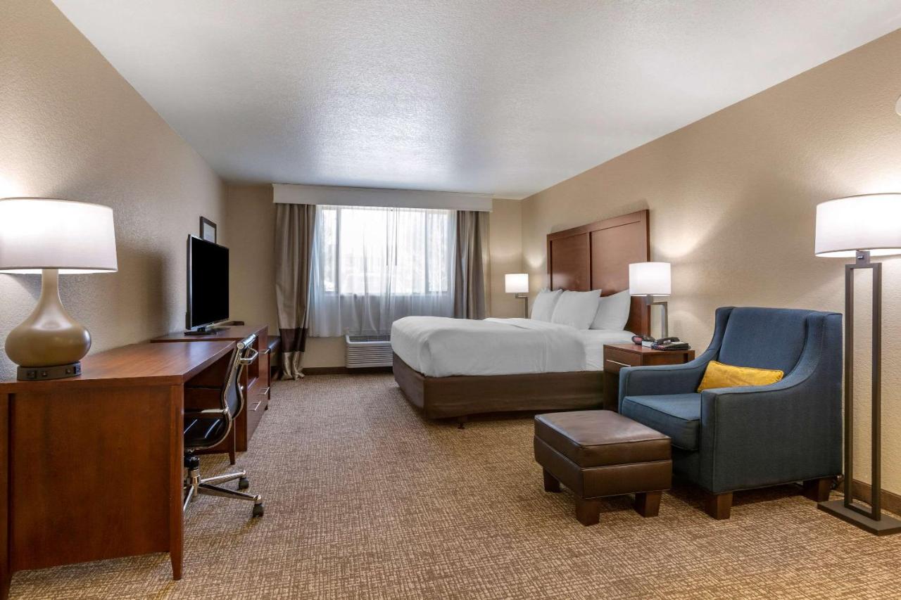 Standard King Room with Accessible Tub - Accessible/Non-Smoking at Comfort Inn & Suites Coeur d'Alene