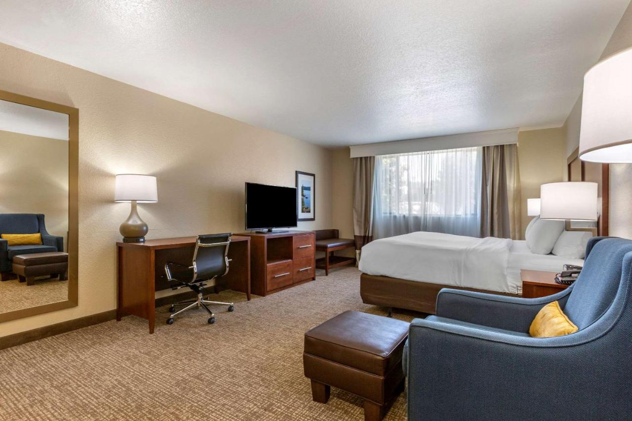 Standard King Room with Accessible Tub - Accessible/Non-Smoking at Comfort Inn & Suites Coeur d'Alene