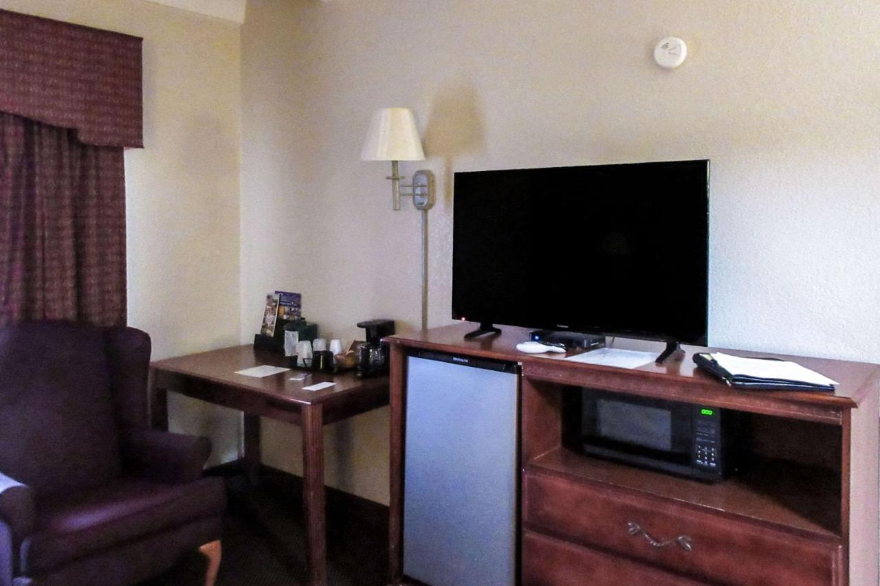 King Room - Non-Smoking at Executive inn