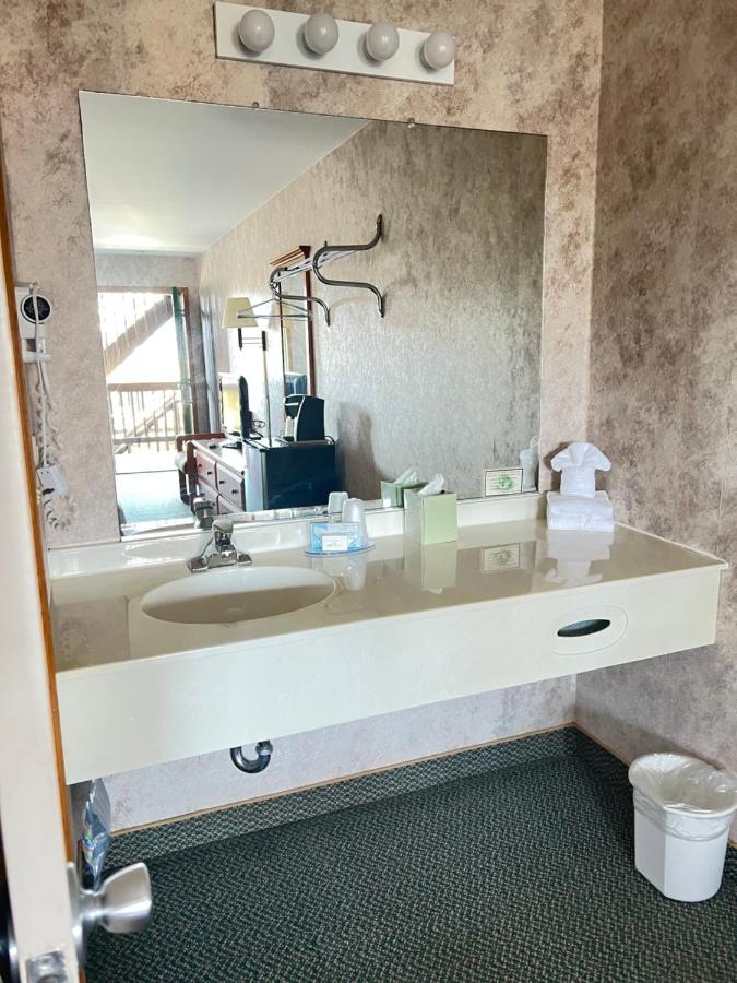 | Blue Water Manor North Lodge