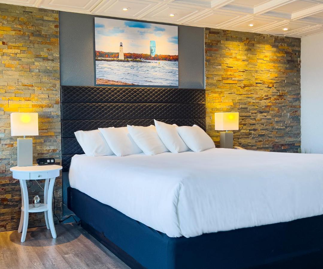 | Terrace Bay Hotel