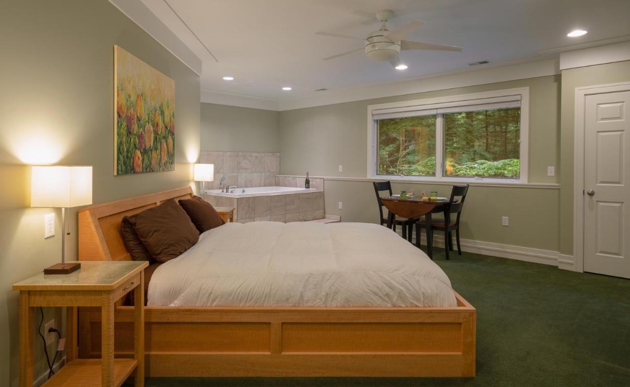 | Pigeon Creek Inn - Adults Only