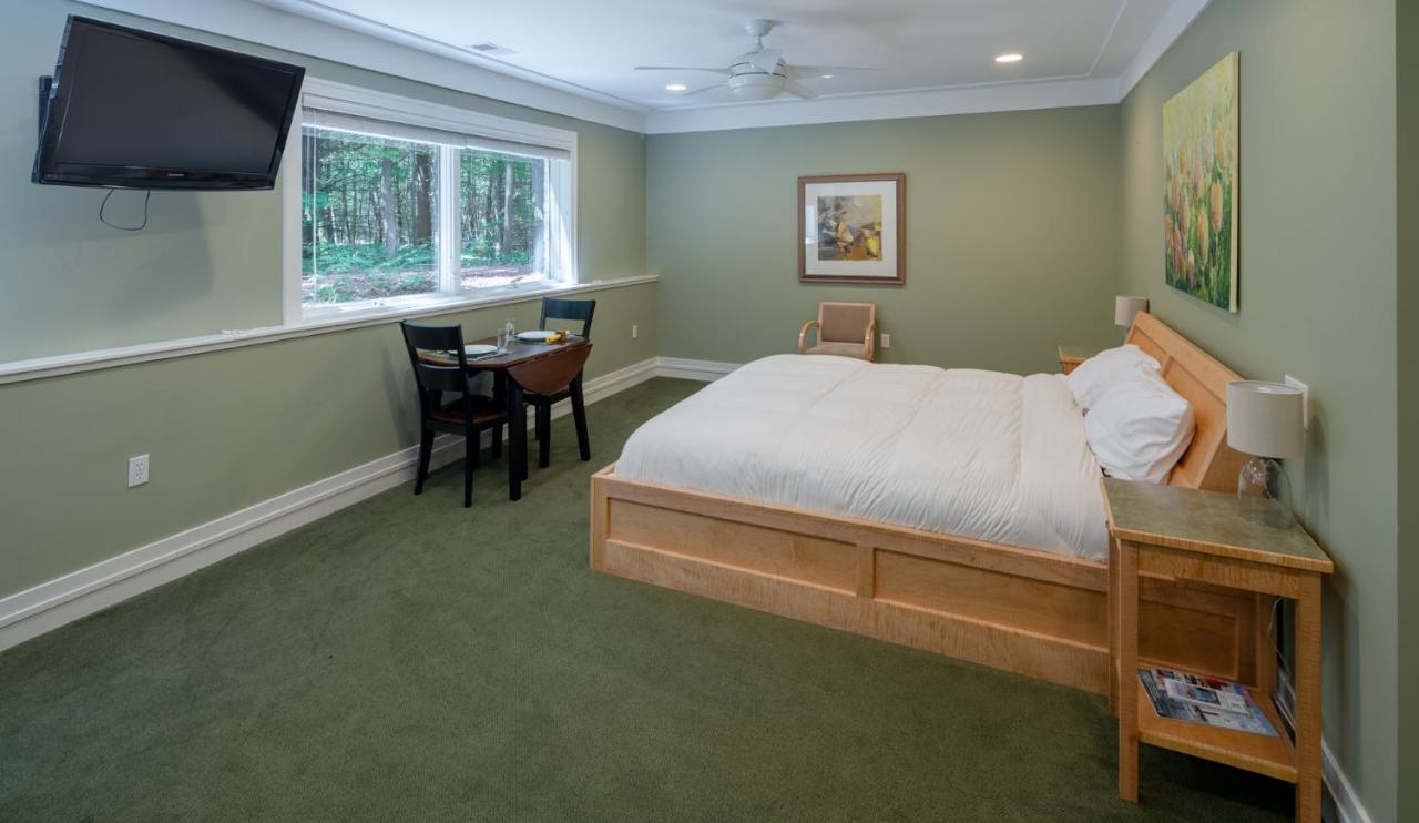 | Pigeon Creek Inn - Adults Only