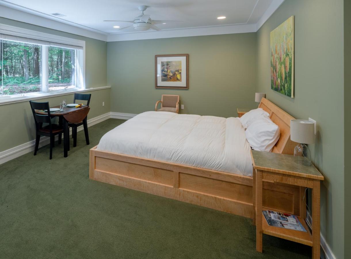 | Pigeon Creek Inn - Adults Only