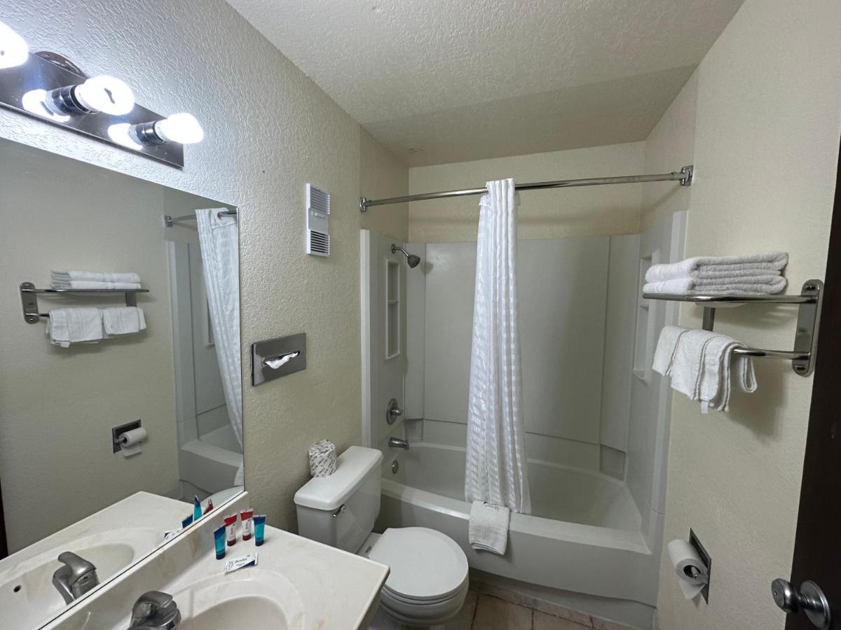 King Room at Simple Rewards Inn