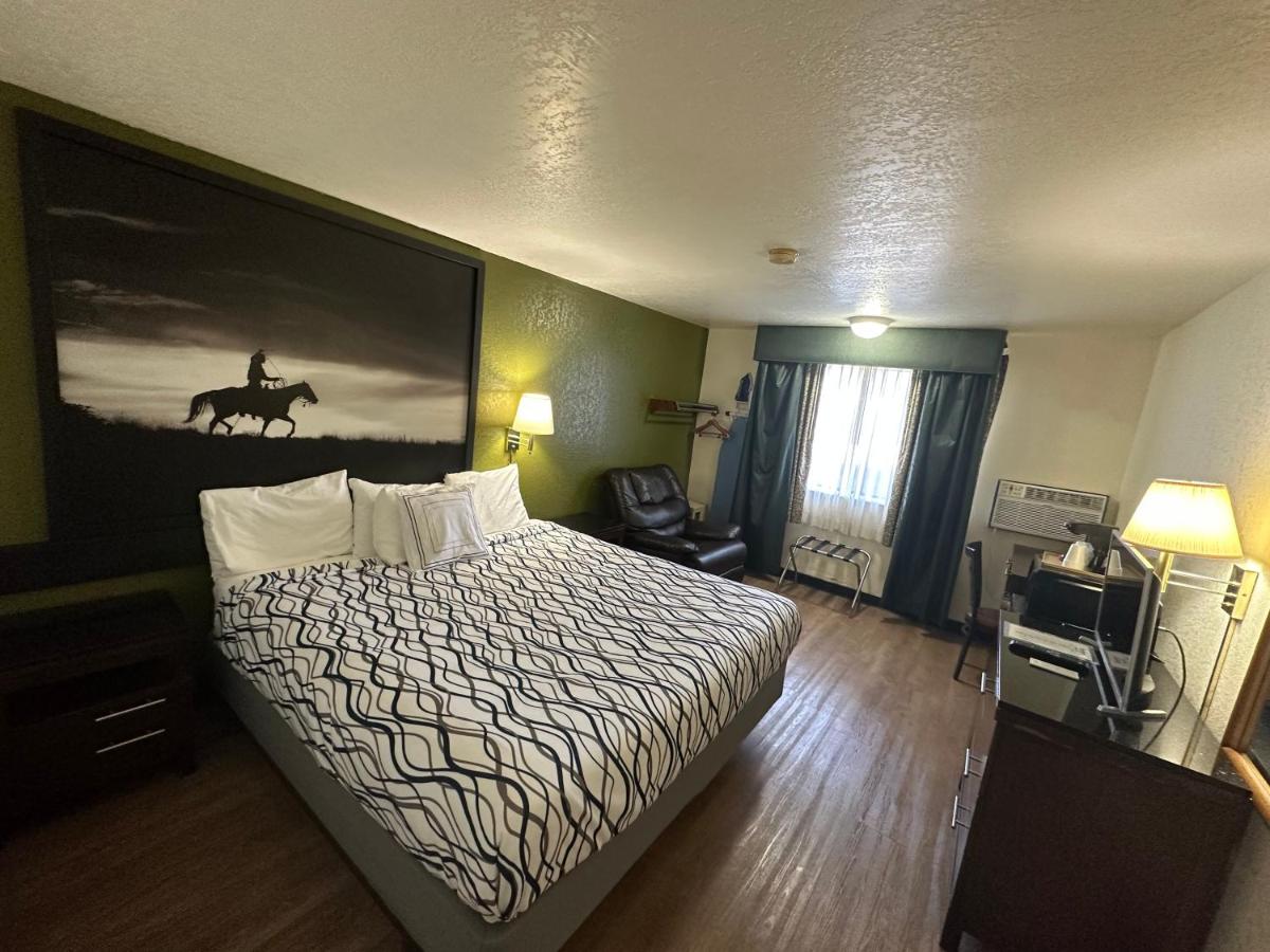 King Room at Simple Rewards Inn