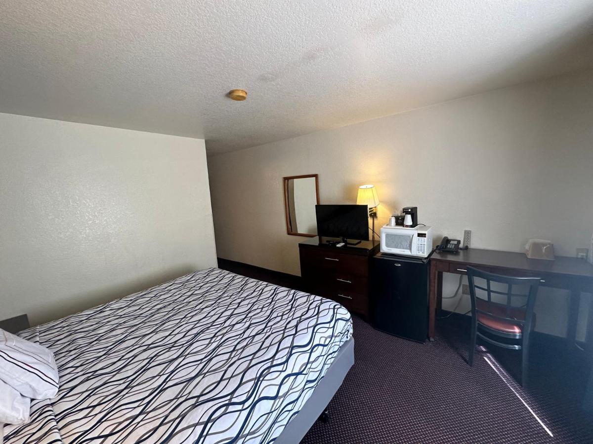 King Room at Simple Rewards Inn