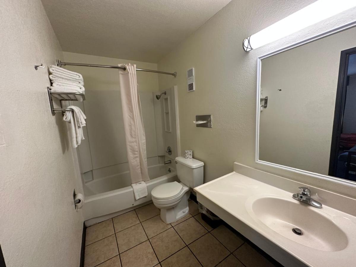 Queen Suite at Simple Rewards Inn