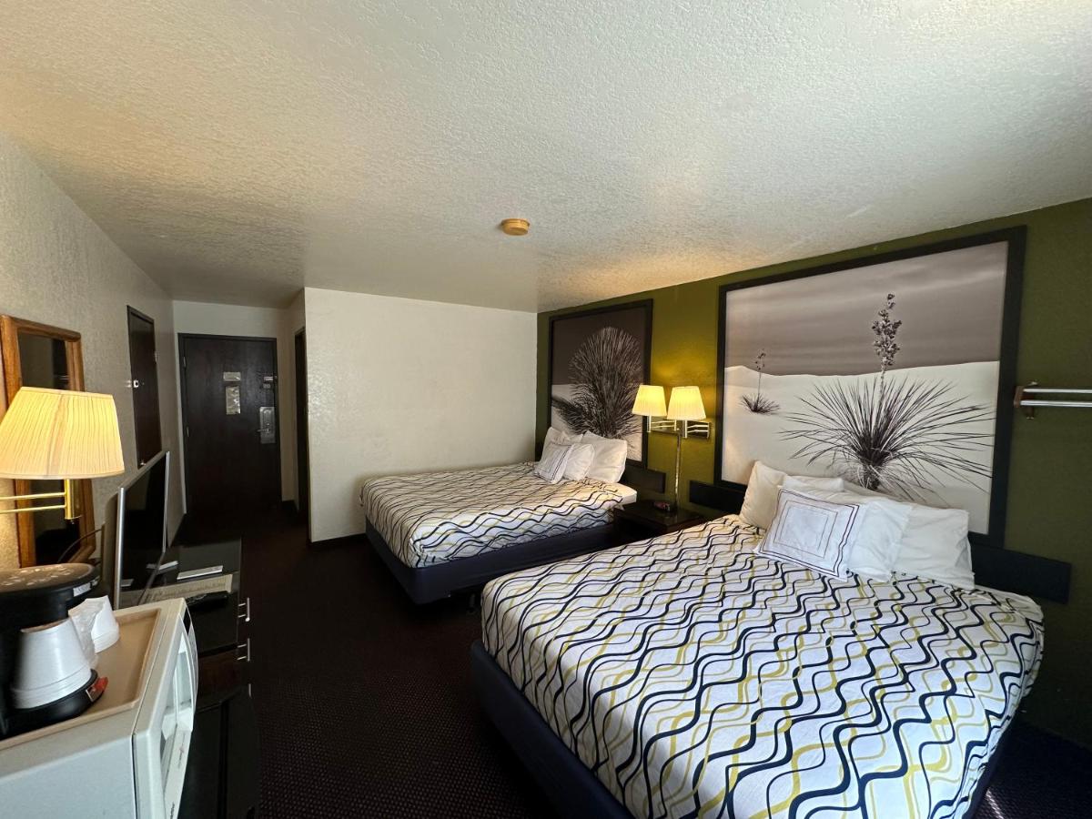 Queen Room at Simple Rewards Inn