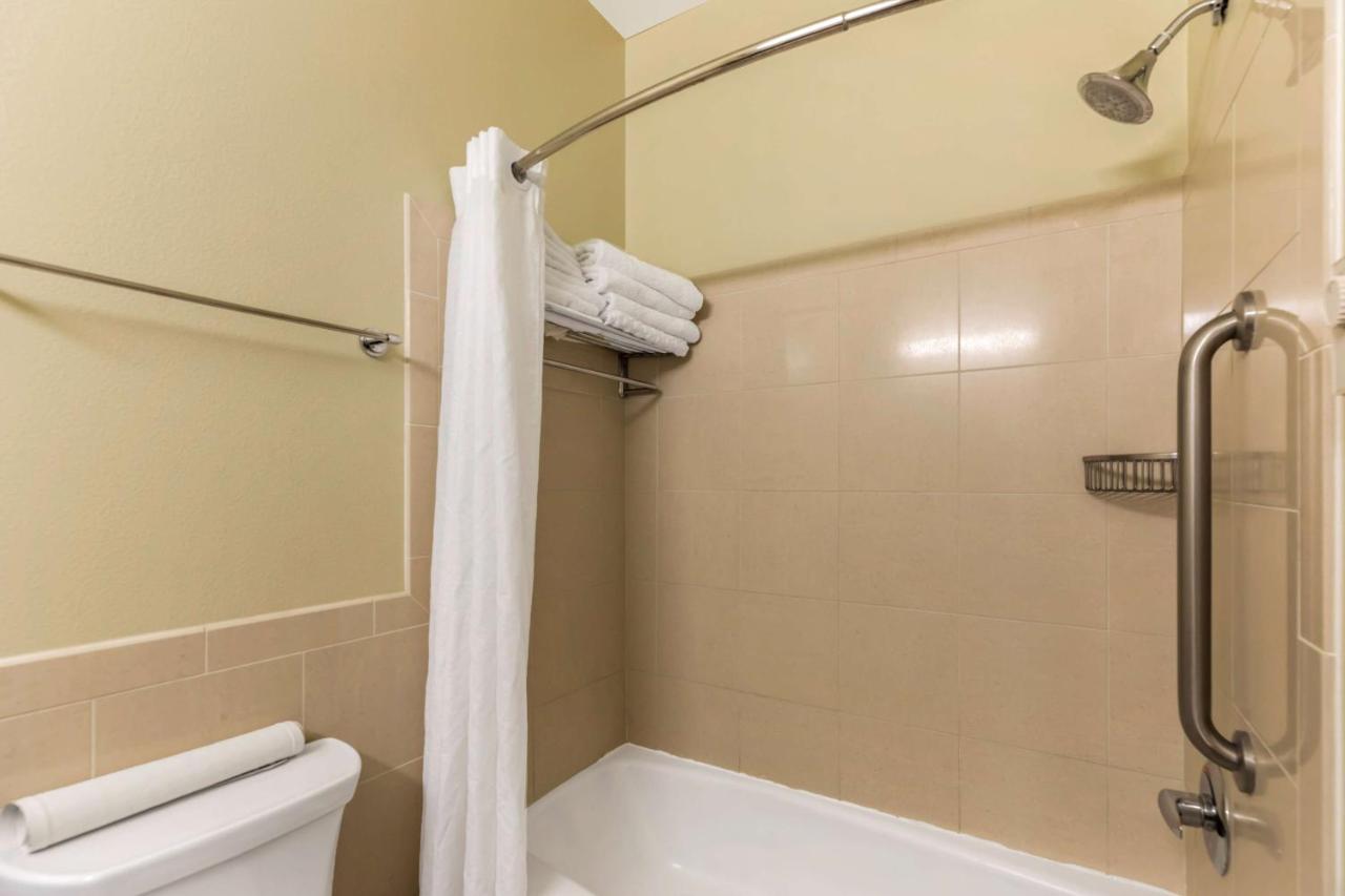 Queen Room with Two Queen Beds-Disability Access at Best Western Pioneer