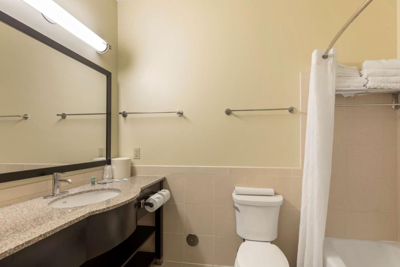 Queen Room with Two Queen Beds-Disability Access at Best Western Pioneer