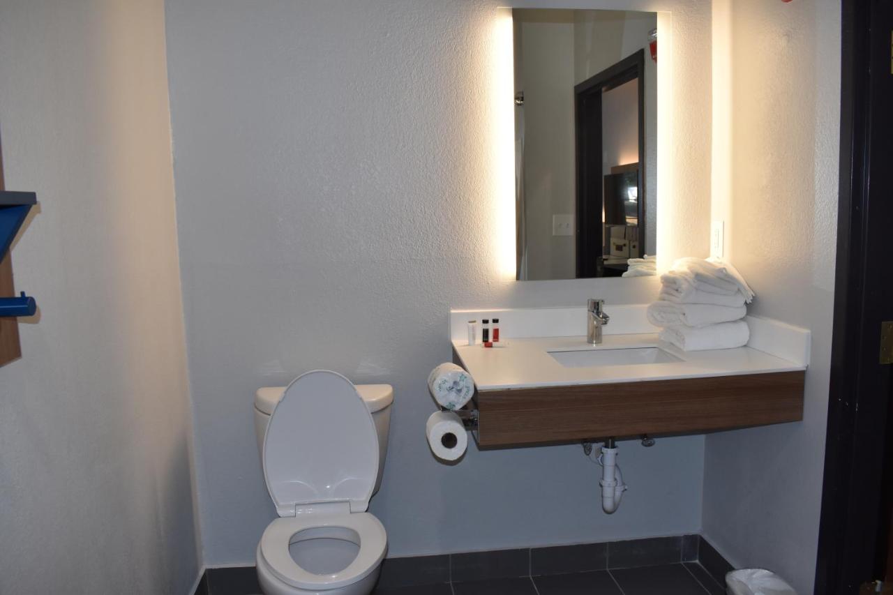 King Room - Non-Smoking at Microtel Inn & Suites by Wyndham Stockbridge/Atlanta I-75