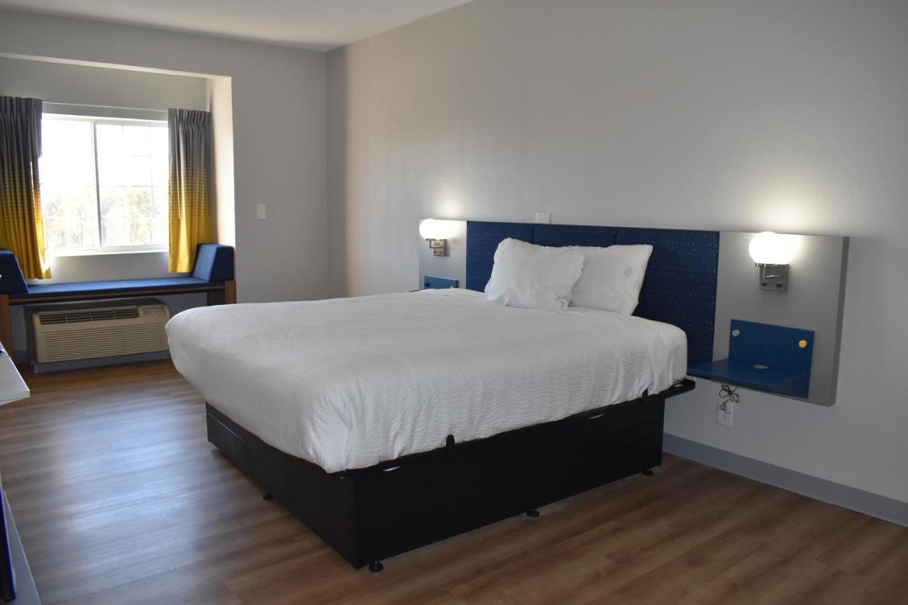 King Room - Non-Smoking at Microtel Inn & Suites by Wyndham Stockbridge/Atlanta I-75