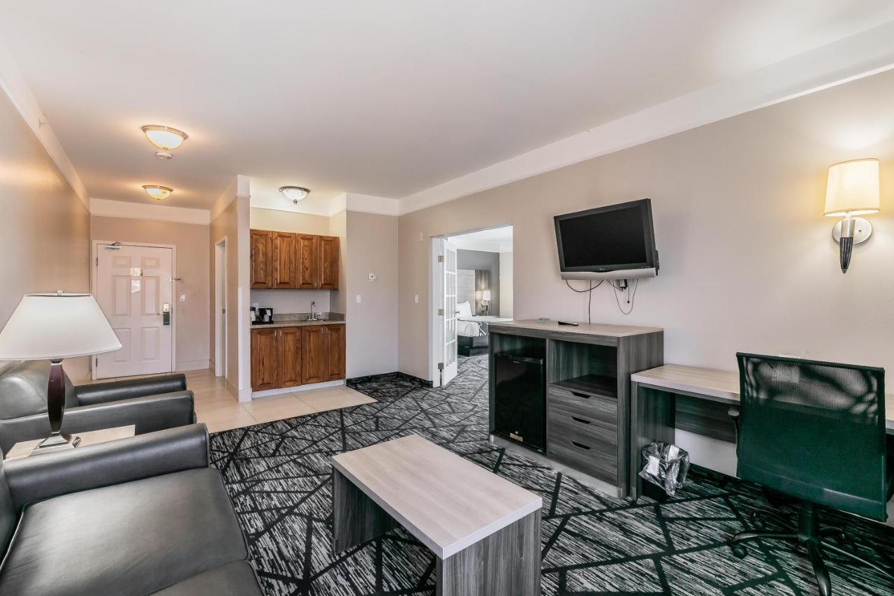 Deluxe Family King Suite -Non-Smoking at La Quinta Inn & Suites by Wyndham Granbury