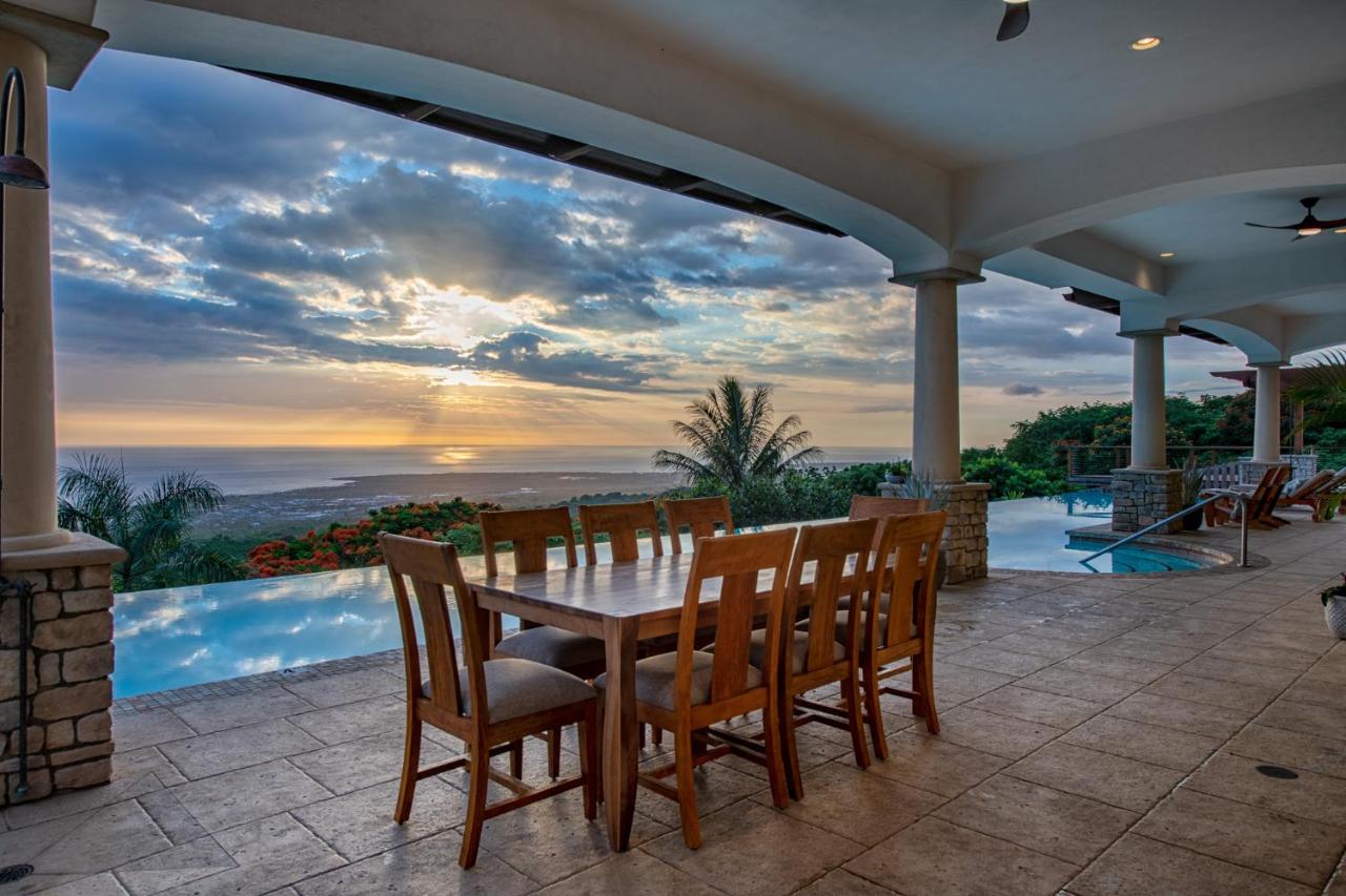 | Renovated Kona Mansion infinity pool & ocean views