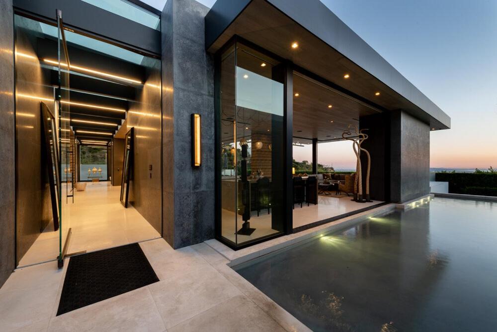  | Ultra Modern Villa In Doheny Estates