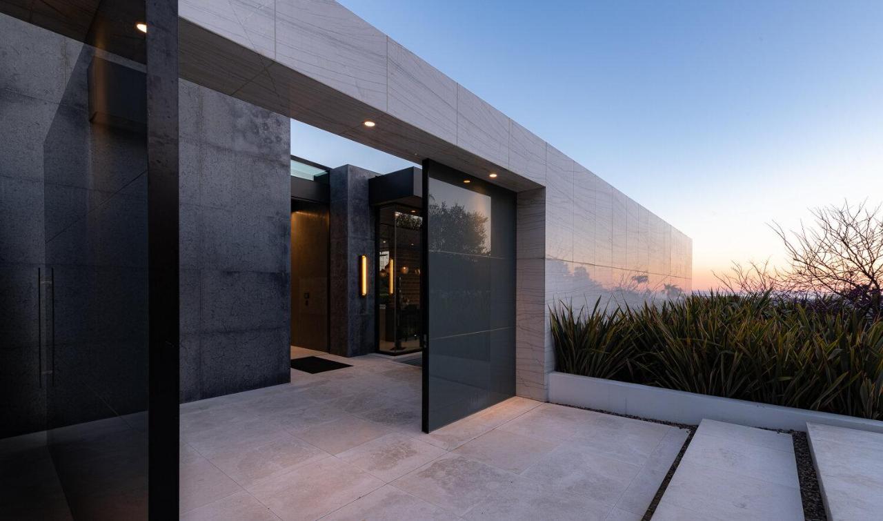  | Ultra Modern Villa In Doheny Estates