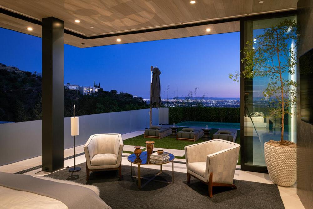  | Ultra Modern Villa In Doheny Estates