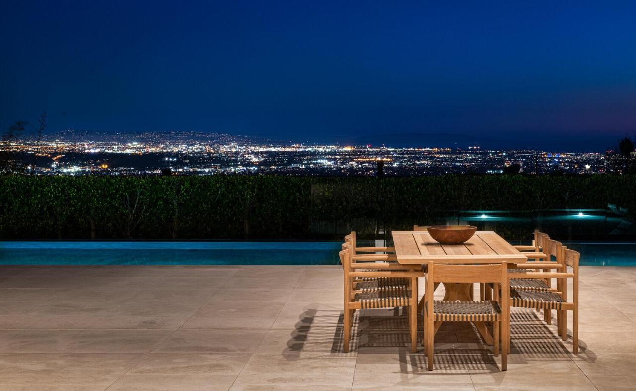  | Ultra Modern Villa In Doheny Estates